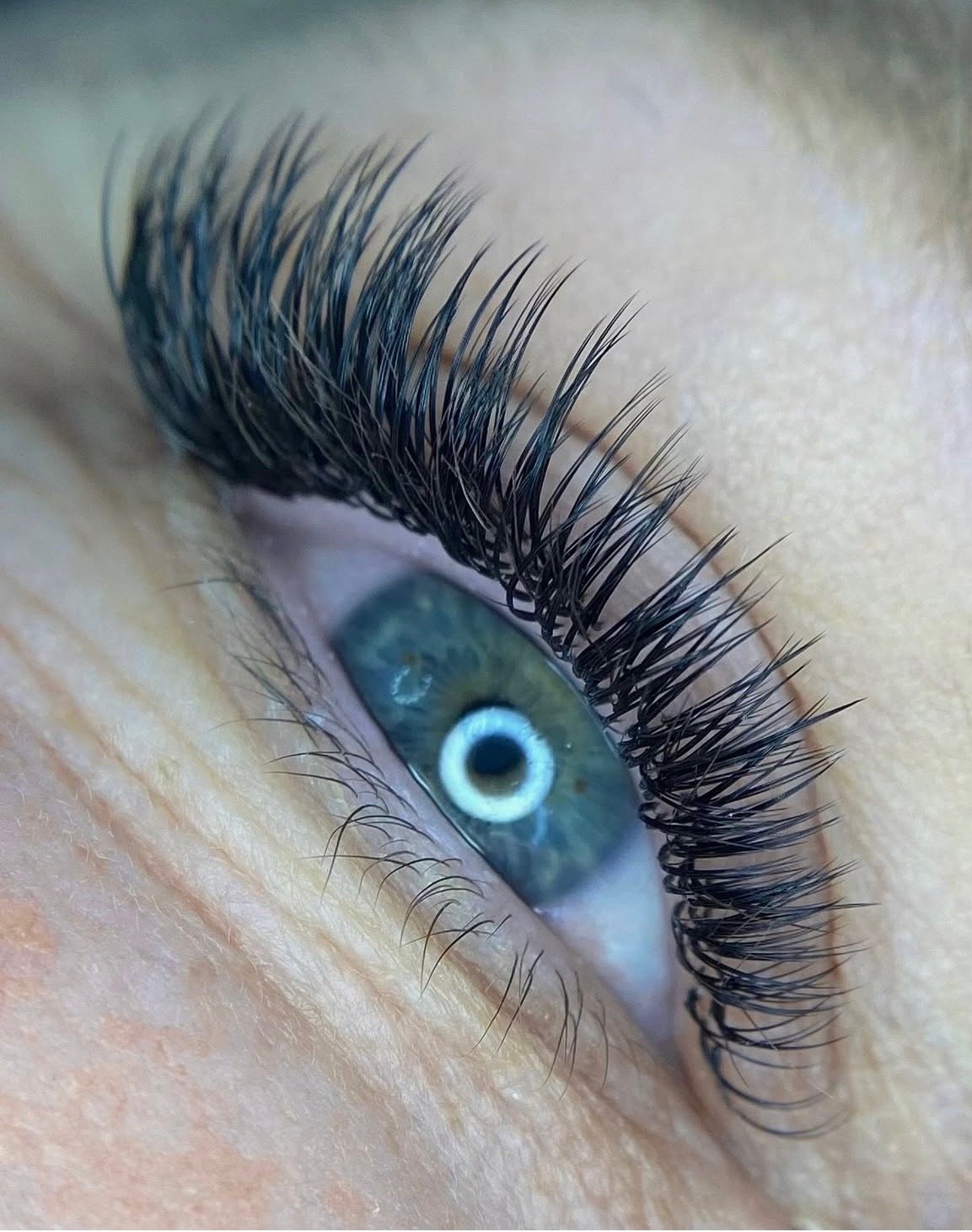 Extensions de cils personnalisées Metz et alentours